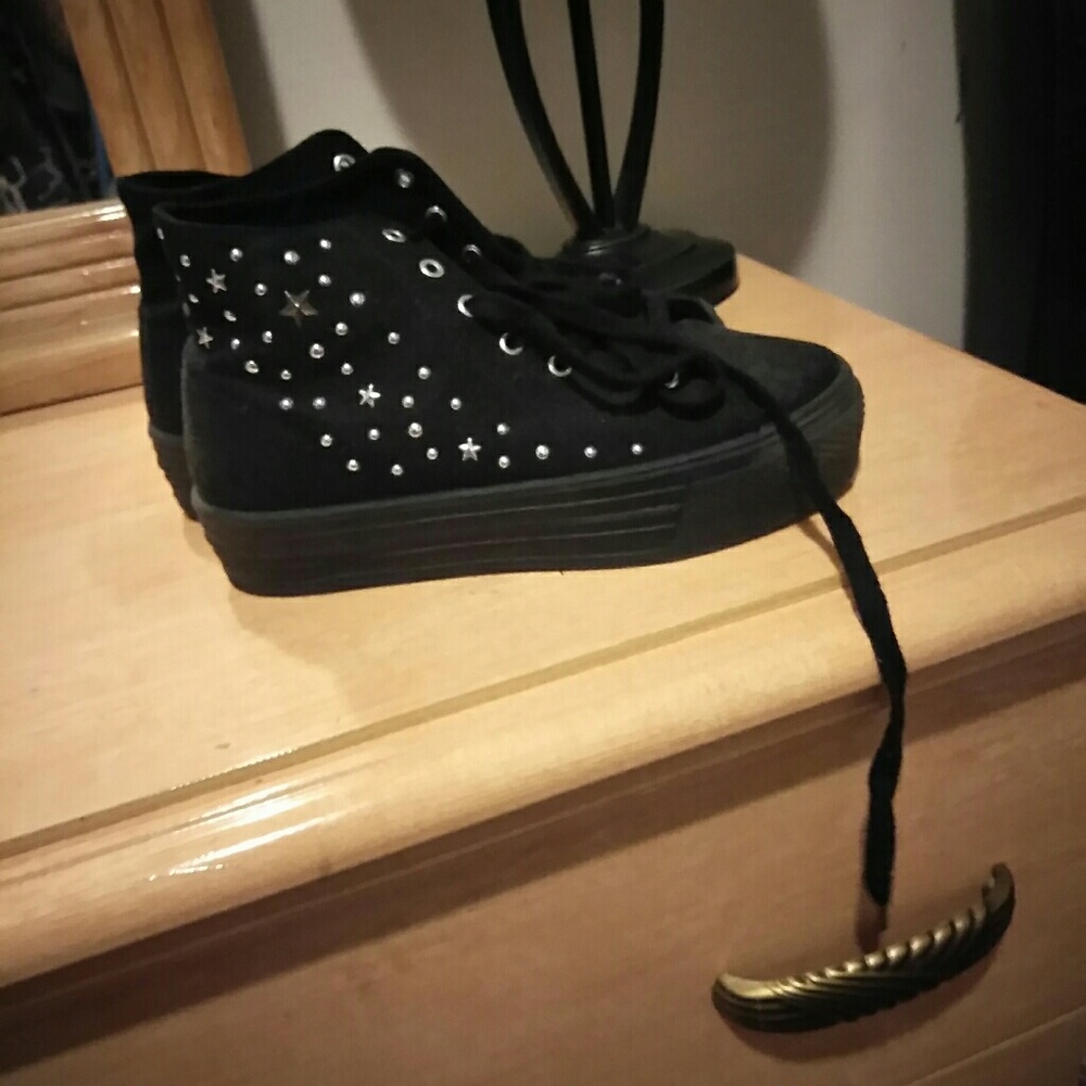 A black sneakers